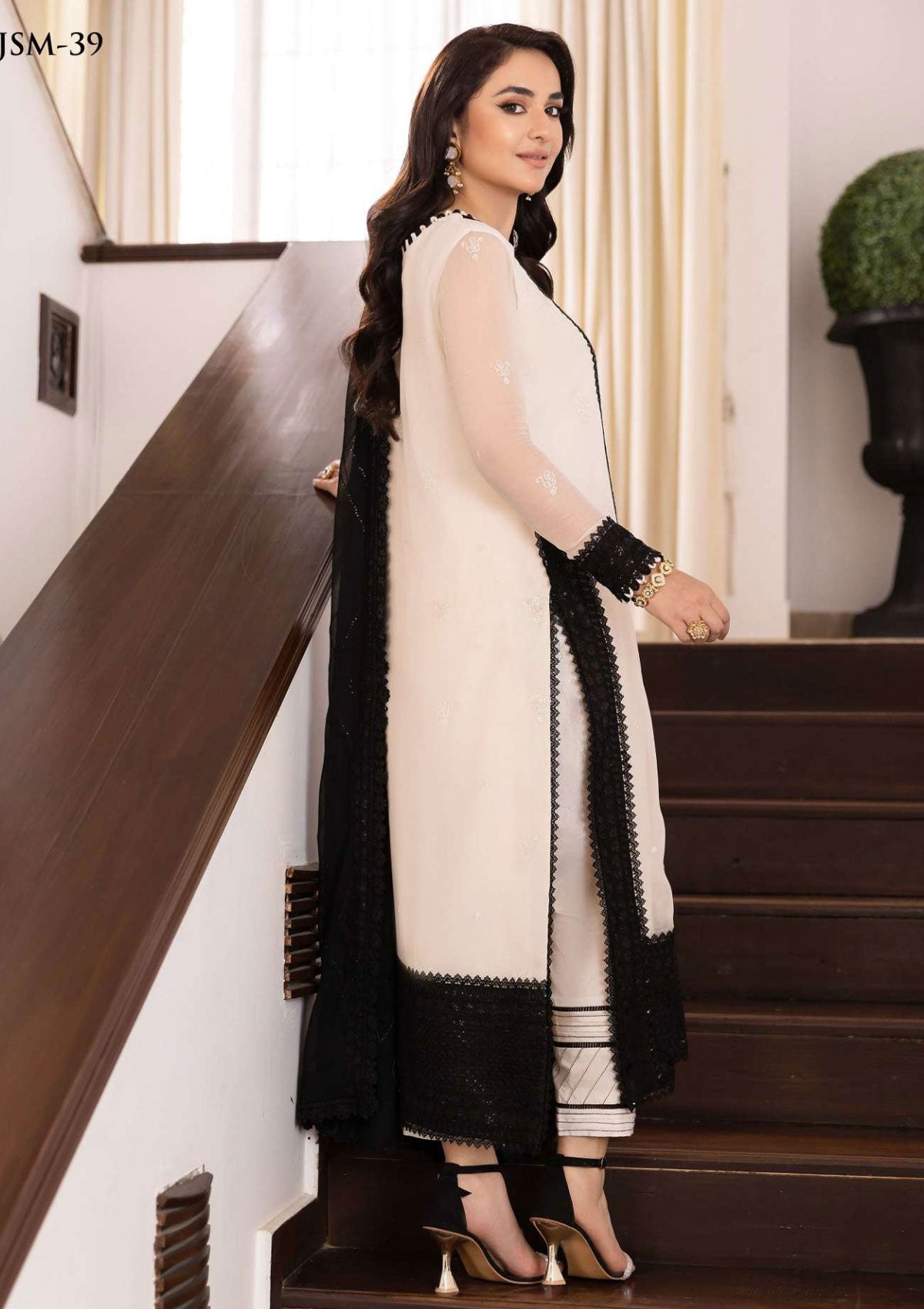 Embroidered Chiffon 3-Piece Suit – Black Elegance