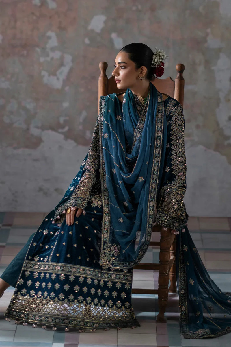 03-PIECE VELVET SUIT Dressing Desingner